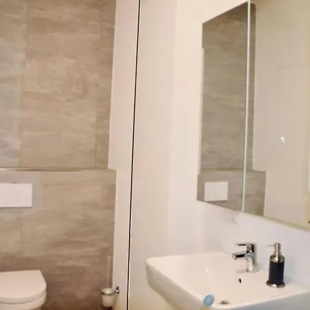 Luxury - Direkt Am Woerthersee Suedufer Appartement *